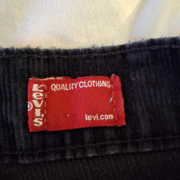 Levi's Women's Black Corduory Cargo Pants - Picture 6 of 9